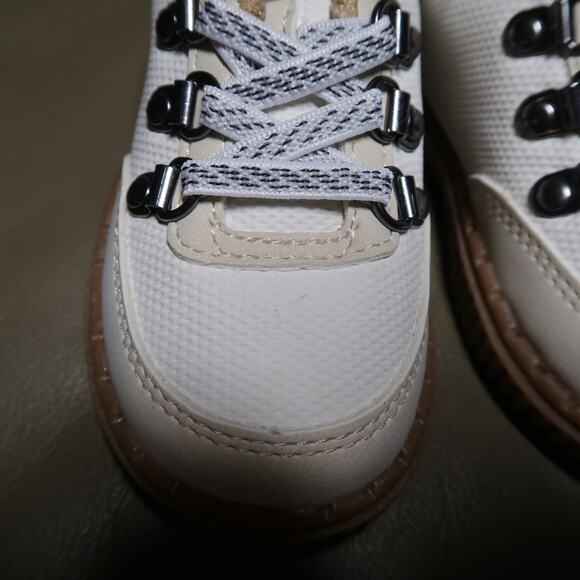 OshKosh B'Gosh White Slip-On Sneakers Heidy Size 4 4T Leather Look Unisex NWT - Picture 9 of 10